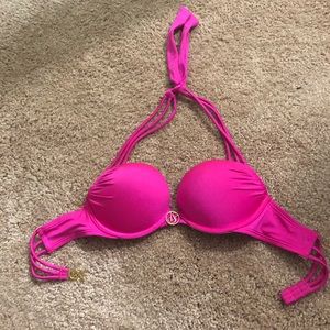 Victoria’s Secret bombshell bikini top